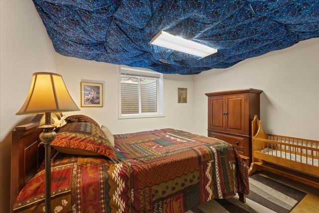 26809 N Perry Rd, Chattaroy, WA 99003