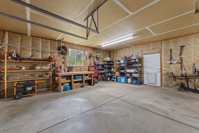 26809 N Perry Rd, Chattaroy, WA 99003