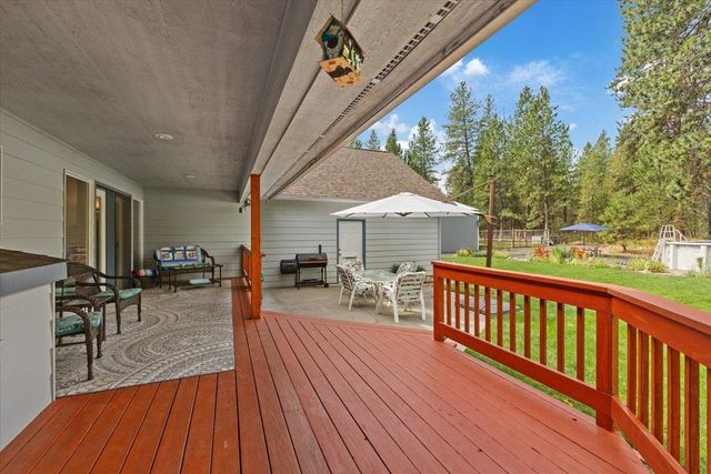 26809 N Perry Rd, Chattaroy, WA 99003
