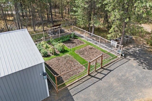 26809 N Perry Rd, Chattaroy, WA 99003