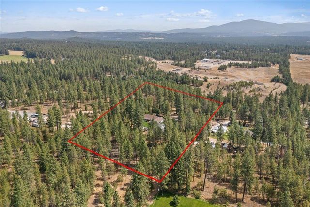 26809 N Perry Rd, Chattaroy, WA 99003