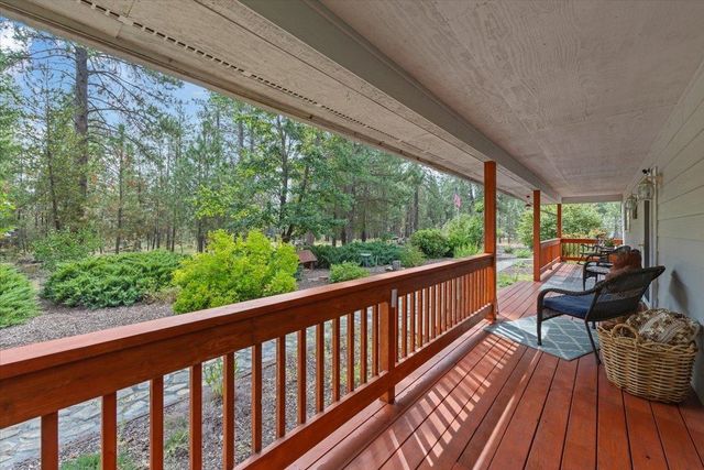 26809 N Perry Rd, Chattaroy, WA 99003