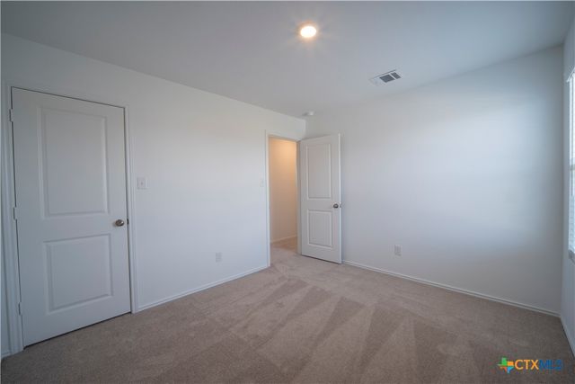 301 Rancho Del Cielo Loop, Jarrell, TX 76537