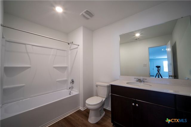 301 Rancho Del Cielo Loop, Jarrell, TX 76537