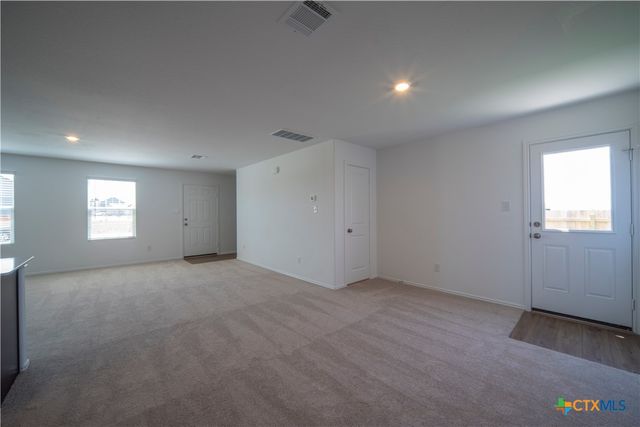 301 Rancho Del Cielo Loop, Jarrell, TX 76537