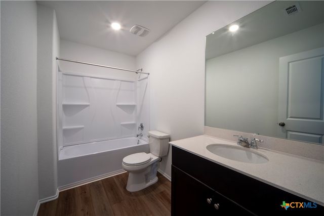 301 Rancho Del Cielo Loop, Jarrell, TX 76537