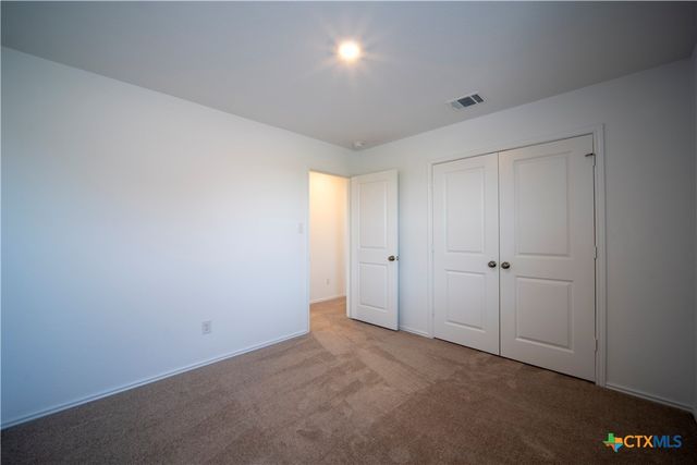 301 Rancho Del Cielo Loop, Jarrell, TX 76537