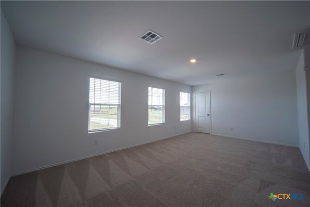 301 Rancho Del Cielo Loop, Jarrell, TX 76537