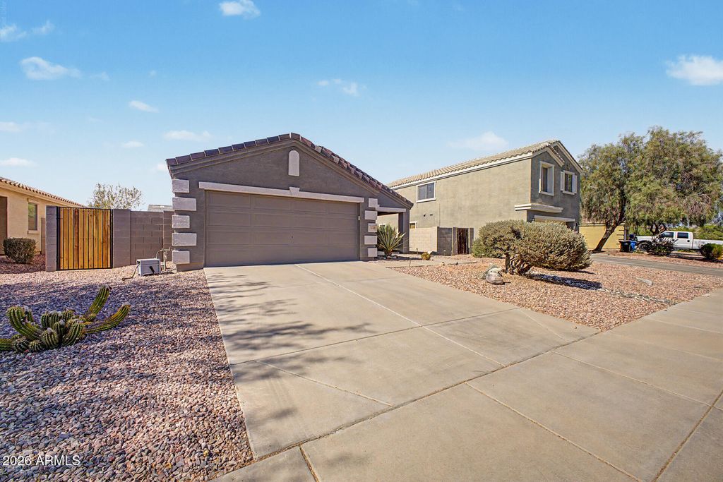 17564 W CALAVAR Road, Surprise, AZ 85388 — photo 2