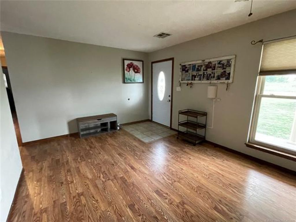 Image 3 of property listing at 20750 S 580 Road, Fairland, OK 74343