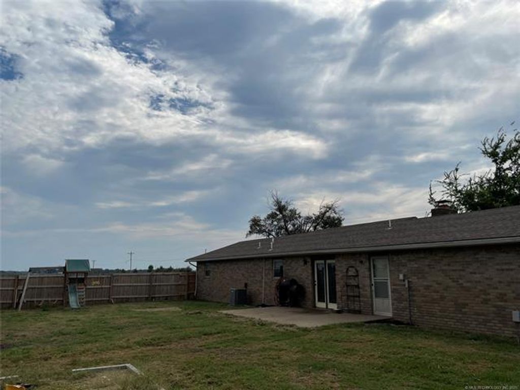Image 21 of property listing at 20750 S 580 Road, Fairland, OK 74343