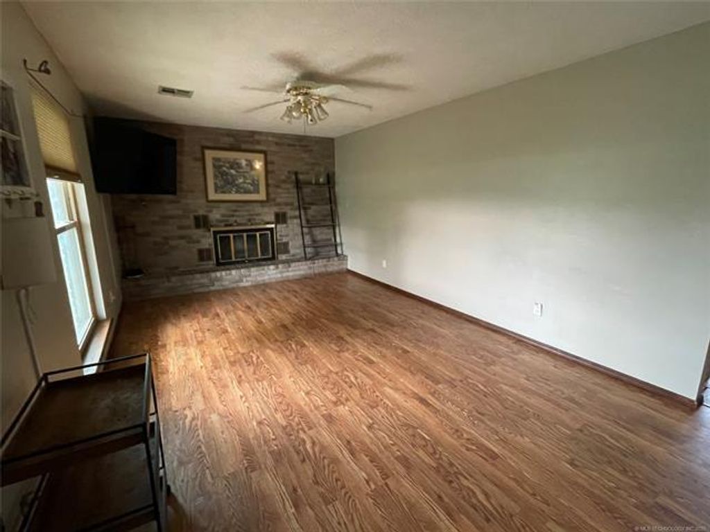 Image 5 of property listing at 20750 S 580 Road, Fairland, OK 74343