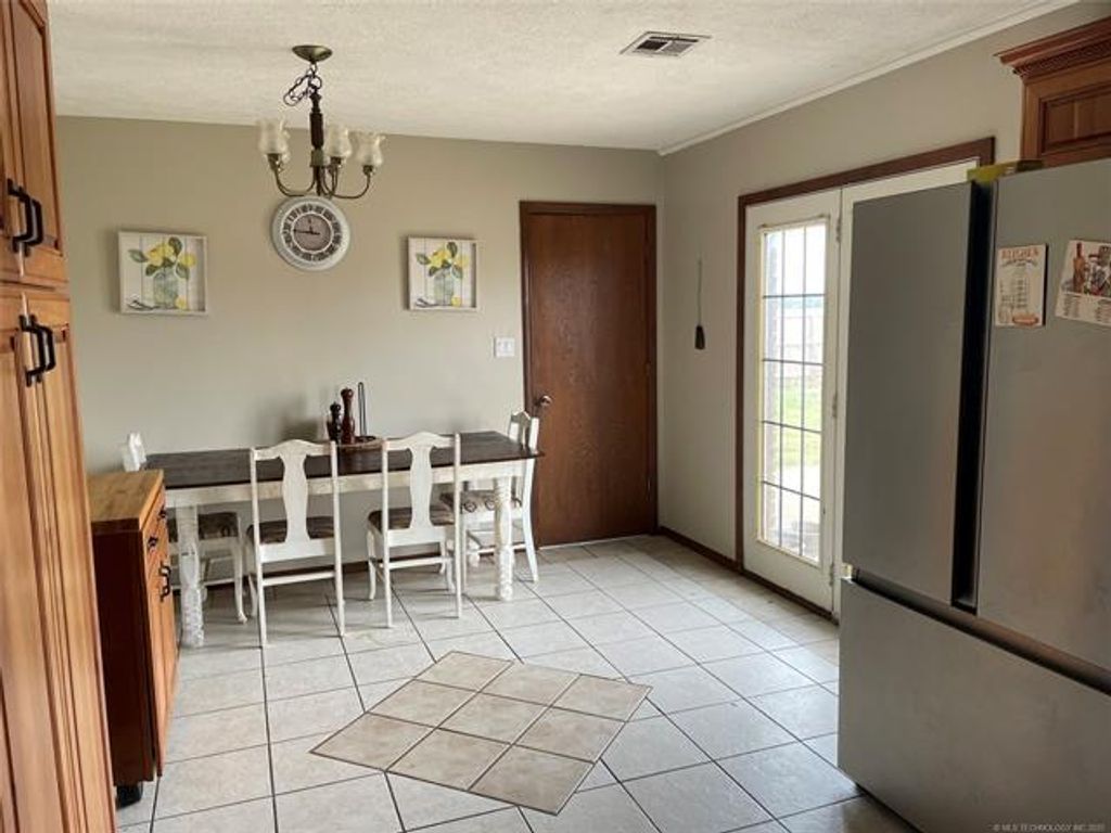 Image 8 of property listing at 20750 S 580 Road, Fairland, OK 74343