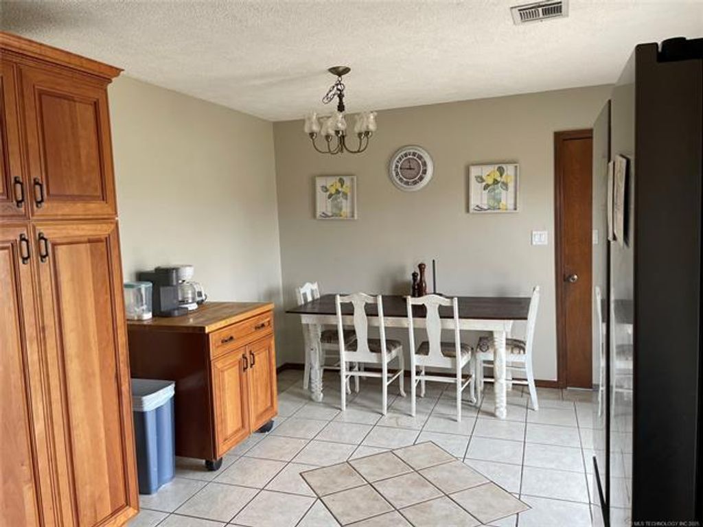 Image 9 of property listing at 20750 S 580 Road, Fairland, OK 74343