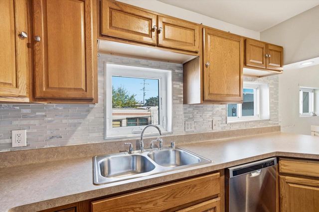12418 W Fairmont AVENUE, Butler, WI 53007