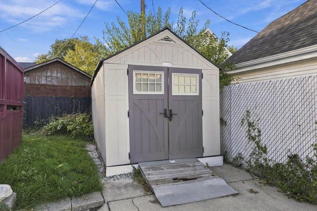 12418 W Fairmont AVENUE, Butler, WI 53007