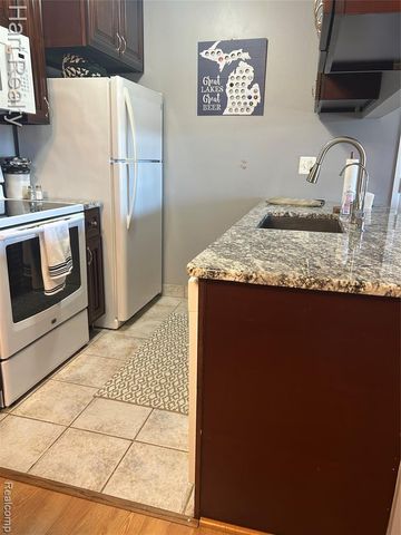 34820 Valleyview Drive C5, Sterling Heights, MI 48312