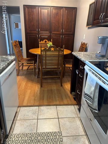 34820 Valleyview Drive C5, Sterling Heights, MI 48312