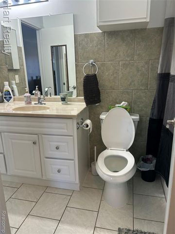 34820 Valleyview Drive C5, Sterling Heights, MI 48312