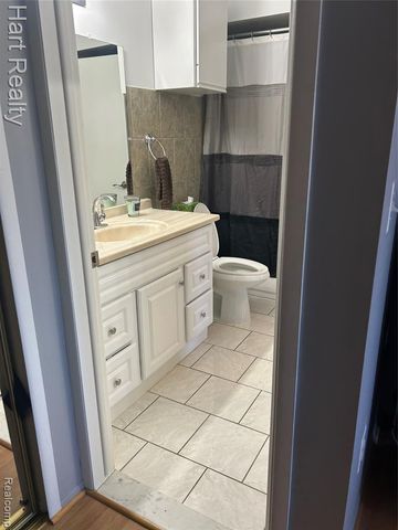 34820 Valleyview Drive C5, Sterling Heights, MI 48312