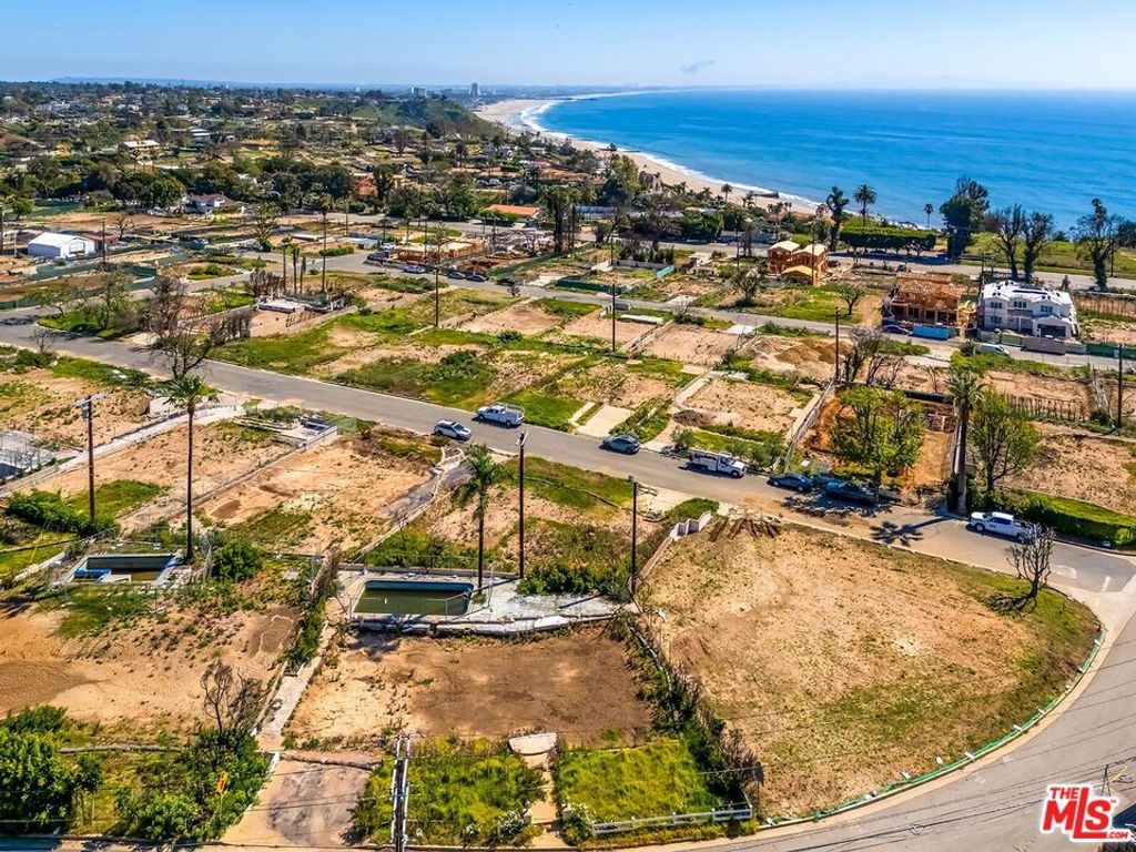 Image 2 of property listing at 16918 Marquez Avenue, Pacific Palisades, CA 90272