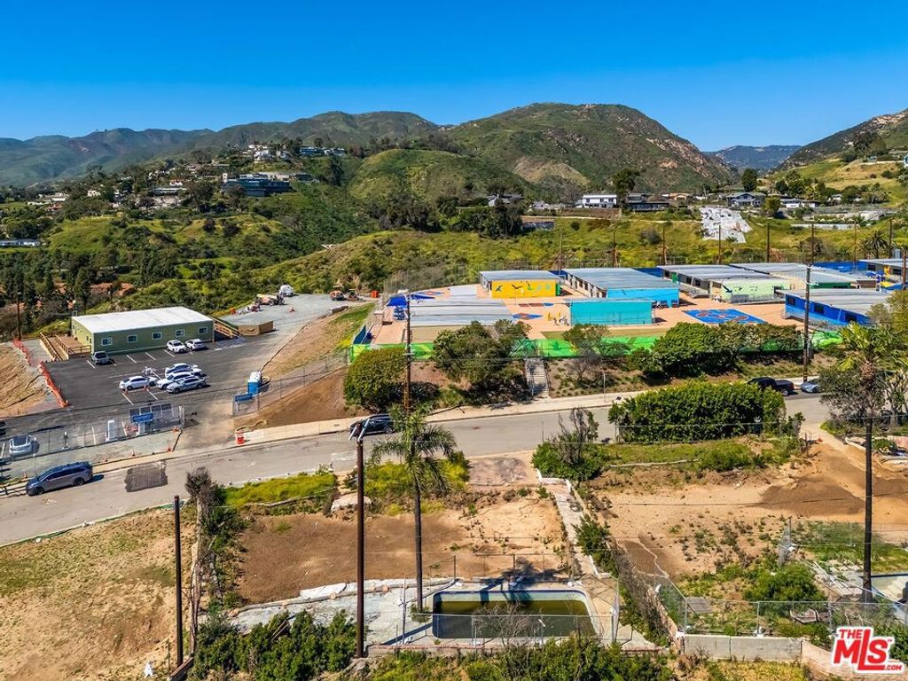 Image 7 of property listing at 16918 Marquez Avenue, Pacific Palisades, CA 90272