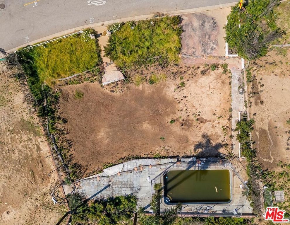 Image 9 of property listing at 16918 Marquez Avenue, Pacific Palisades, CA 90272