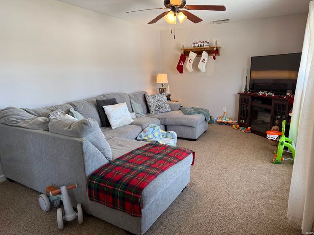 1905 E Schulze Road, Vincennes, IN 47591