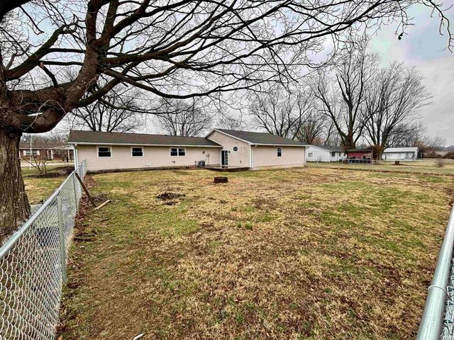1905 E Schulze Road, Vincennes, IN 47591