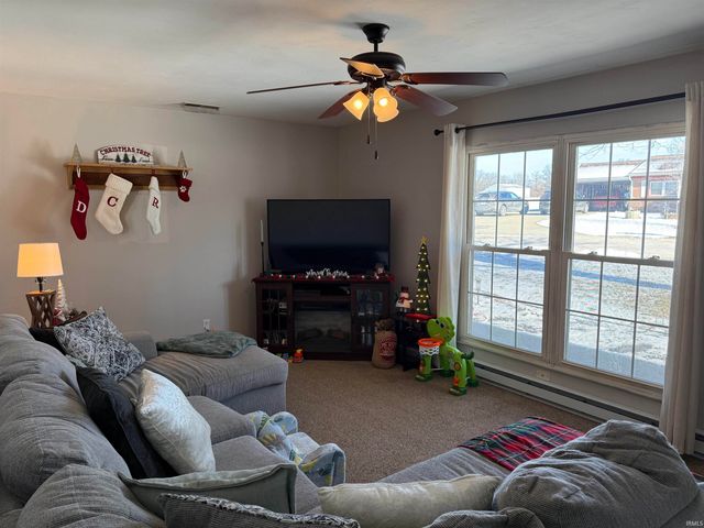 1905 E Schulze Road, Vincennes, IN 47591