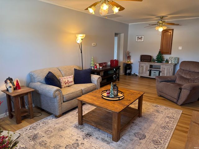 1905 E Schulze Road, Vincennes, IN 47591