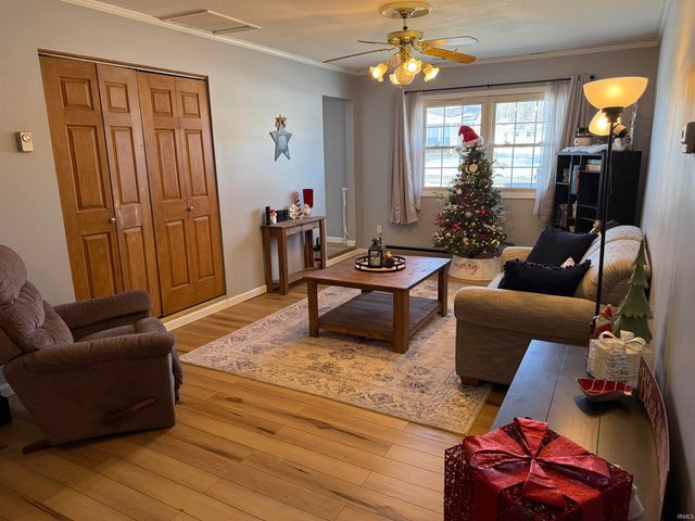 1905 E Schulze Road, Vincennes, IN 47591