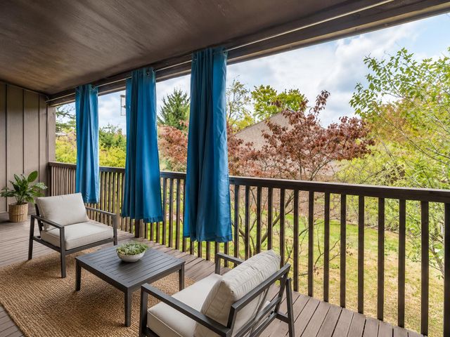 750 Shaker Drive 1016, Lexington, KY 40504