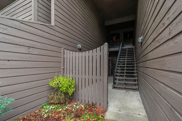 750 Shaker Drive 1016, Lexington, KY 40504