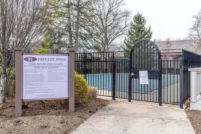 750 Shaker Drive 1016, Lexington, KY 40504