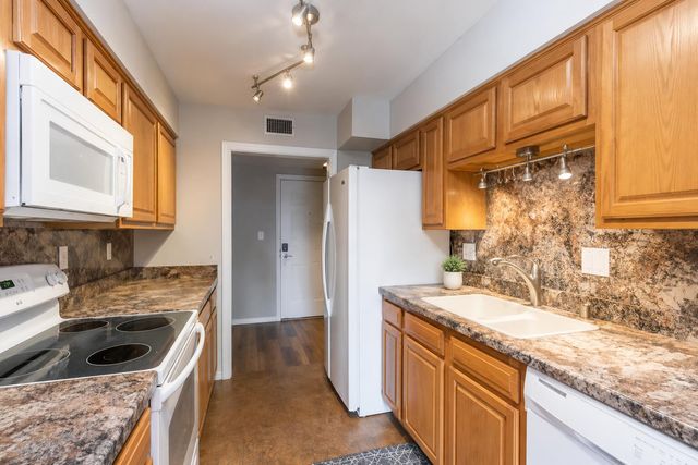 750 Shaker Drive 1016, Lexington, KY 40504