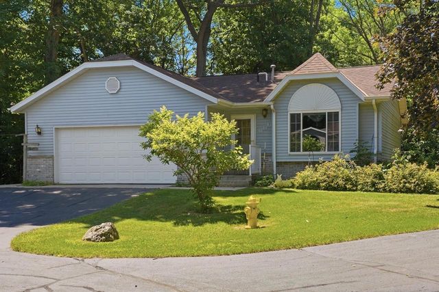 117 Manor COURT, Slinger, WI 53086