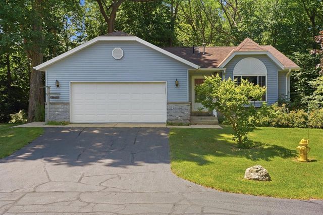 117 Manor COURT, Slinger, WI 53086