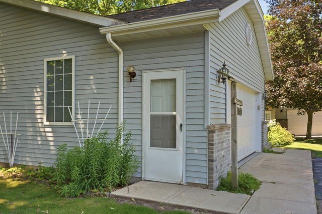 117 Manor COURT, Slinger, WI 53086