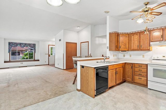 117 Manor COURT, Slinger, WI 53086
