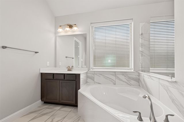 19226 Bluewater Terrace Drive, Manvel, TX 77578