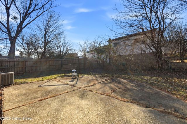 6310 Park Rd, Crestwood, KY 40014