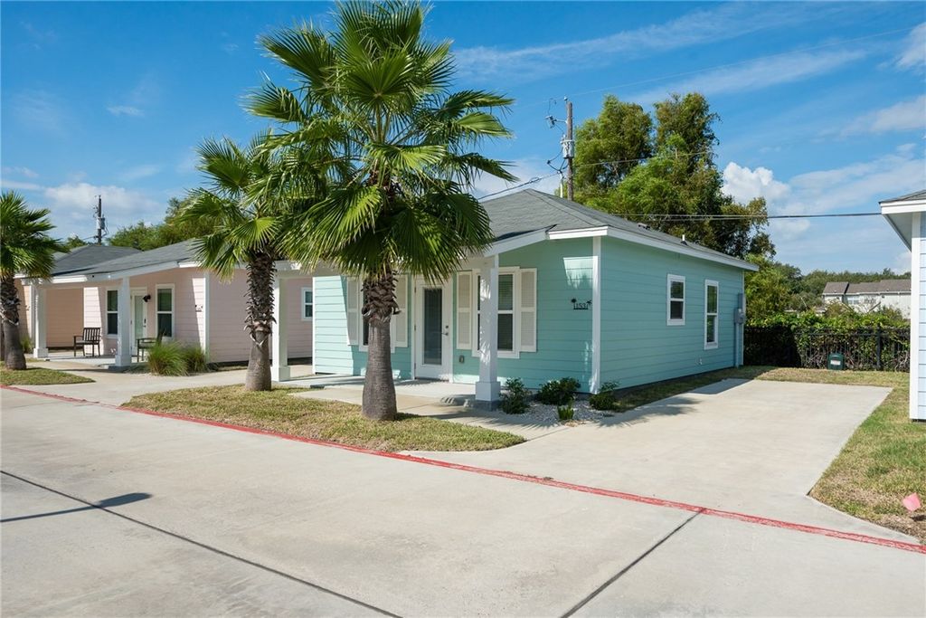153 Oasis Cir, Rockport, TX 78382 — photo 2