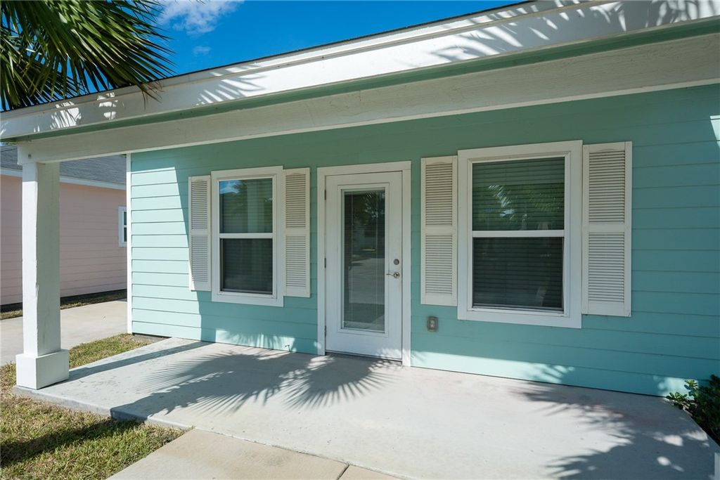 153 Oasis Cir, Rockport, TX 78382 — photo 4