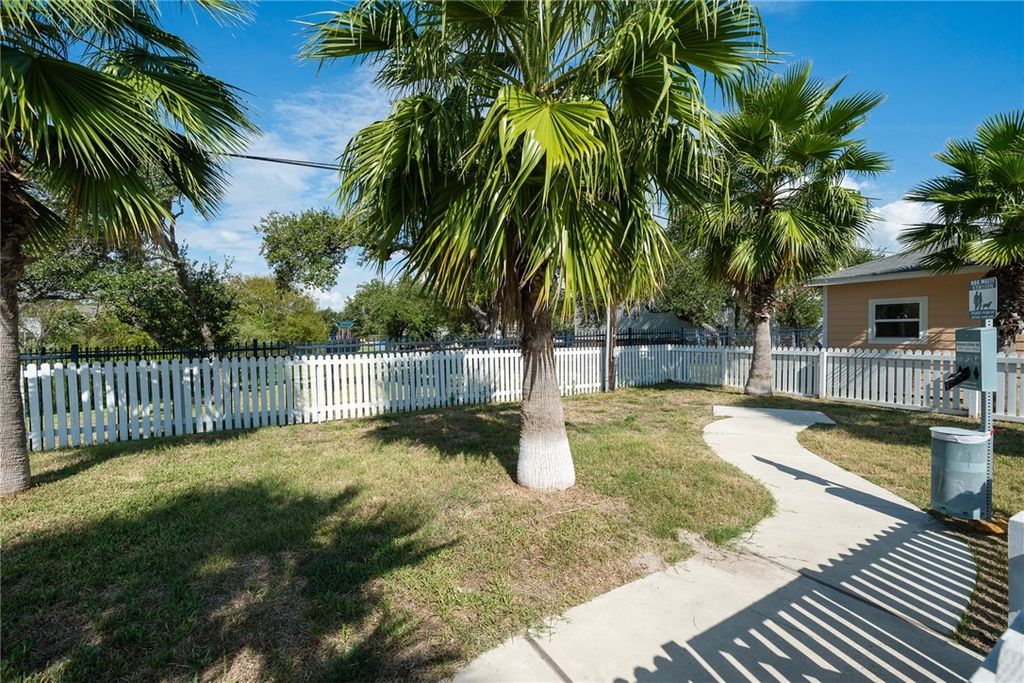 153 Oasis Cir, Rockport, TX 78382 — photo 5