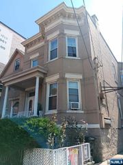 811 Sip Street, Union City, NJ 07087