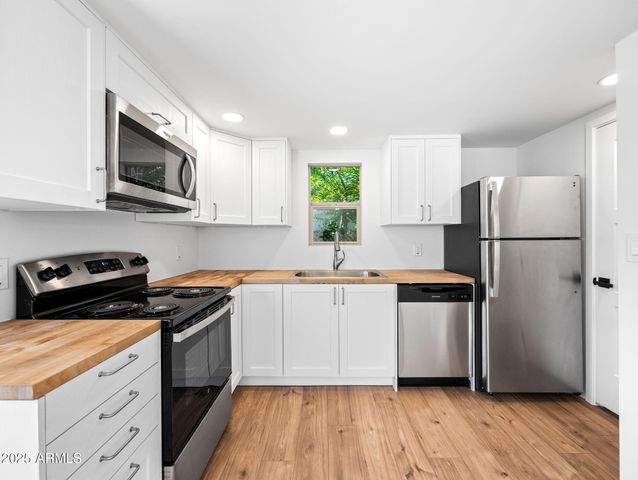 22490 S Luna Way, Yarnell, AZ 85362