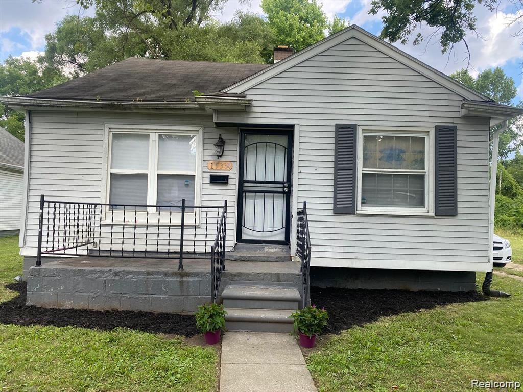 15334 Chapel Street, Detroit, MI 48223