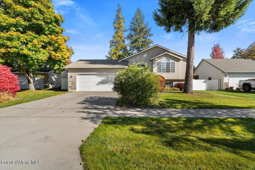 1232 W Edgewood CIR, Coeur d'Alene, ID 83815 photo 2