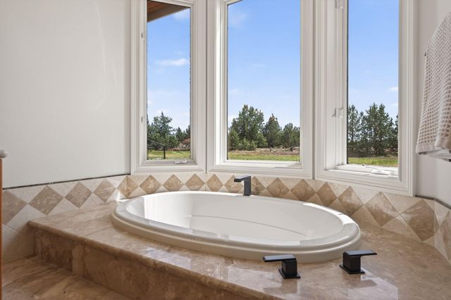 20180 Winston Loop, Bend, OR 97703